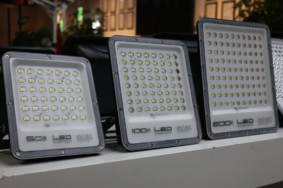 गुणवत्ता फैक्ट्री निर्माण स्थल के लिए उच्च शक्ति एलईडी बाढ़ प्रकाश IP67 जलरोधक औद्योगिक बाहरी प्रकाश व्यवस्था कारखाना