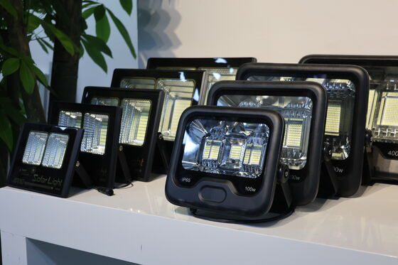 Kualitas Penjimatan Energi Lampu Banjir LED IP65 Waterproof Lampu Luar Rumah untuk Taman Villa Patio pabrik