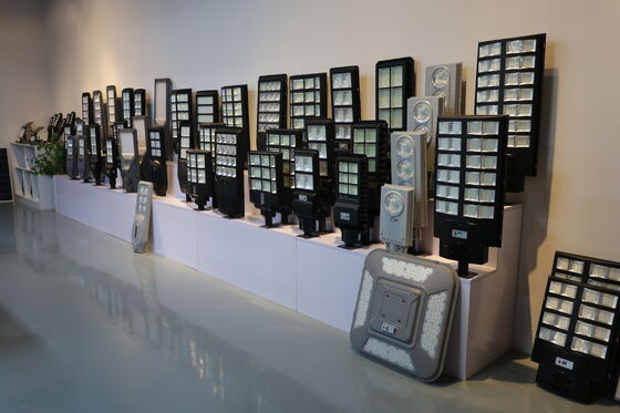 Ποιότητα Συσκευή Υπερ φωτεινά Ηλιακά φωτιστικά Πλημμύρας Ασύρματη Εύκολη εγκατάσταση Αυτοκίνητο ενεργοποίηση / απενεργοποίηση Ανερόπλεκτο εξωτερικό τοίχωμα φωτισμός εργοστάσιο